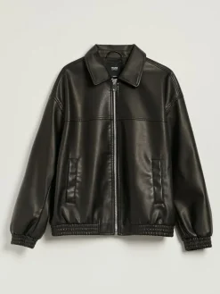 Czarna kurtka bomber dad fit z imitacji skóry