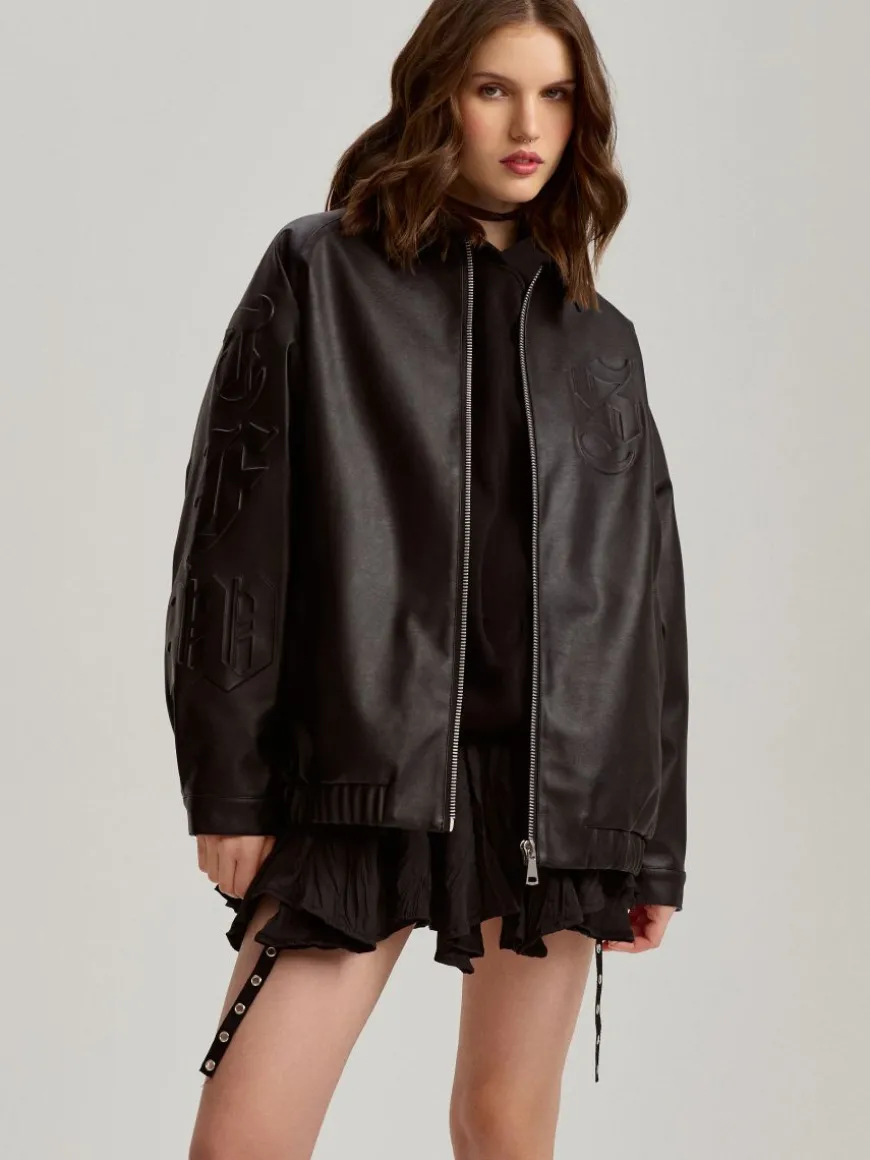 Czarna kurtka bomber oversize z napisami