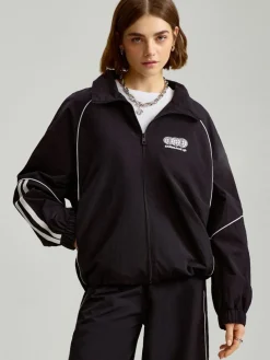 Czarna kurtka oversize ze stójką i białymi detalami