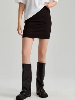 Czarna spódnica mini typu bodycon