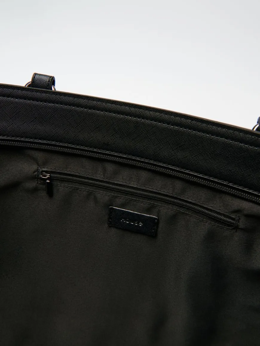Czarna torba shopper z zawieszką
