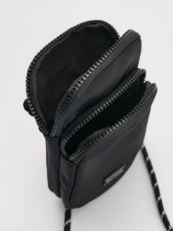 Czarna torebka crossbody na sznurku