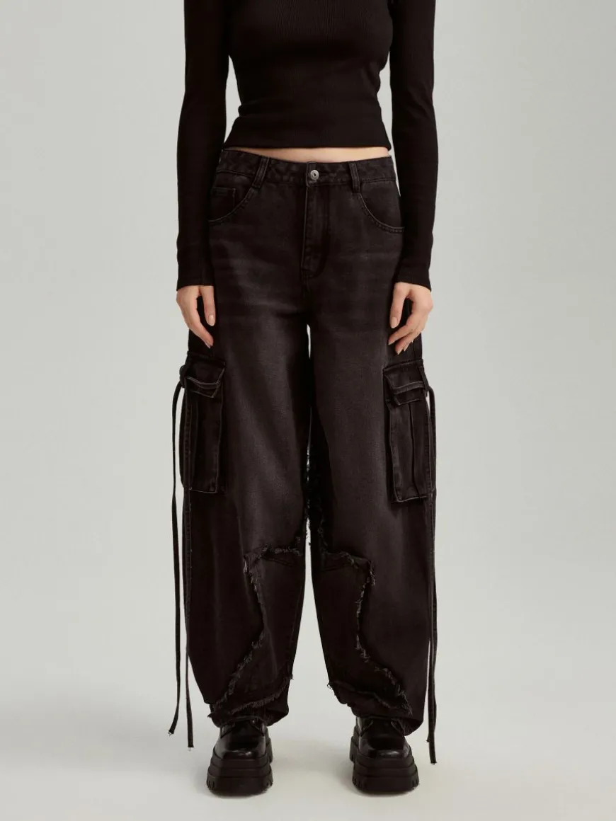 Czarne jeansy baggy cargo z motywem gwiazdy