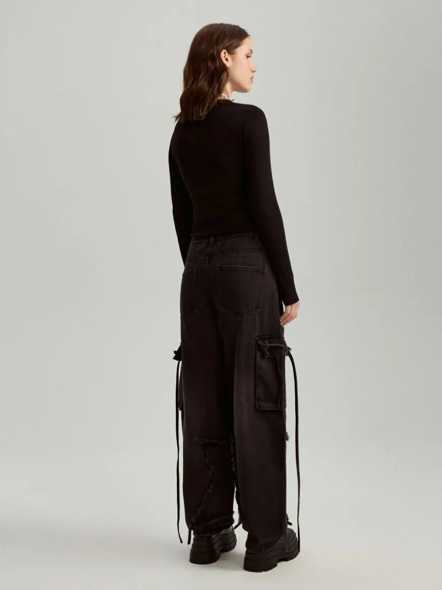 Czarne jeansy baggy cargo z motywem gwiazdy