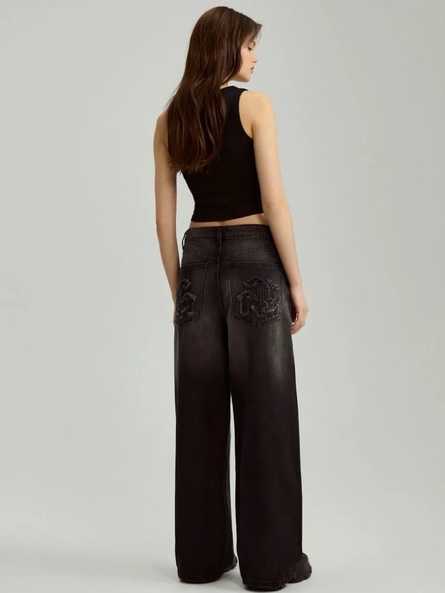Czarne jeansy baggy fit z naszywkami na tyle