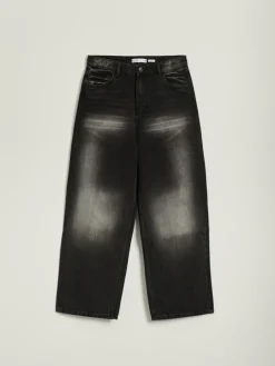 Czarne jeansy baggy fit z naszywkami na tyle