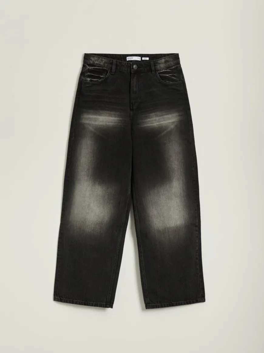 Czarne jeansy baggy fit z naszywkami na tyle