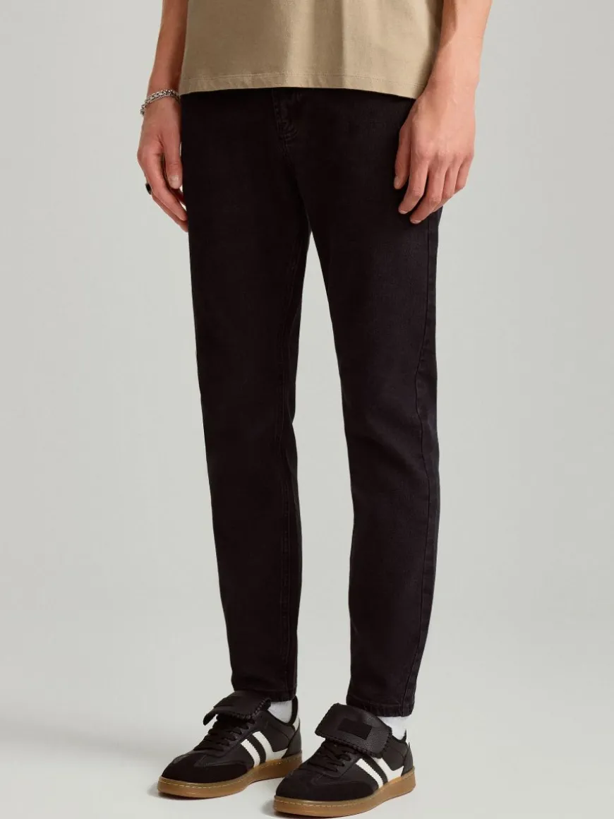 Czarne jeansy carrot fit