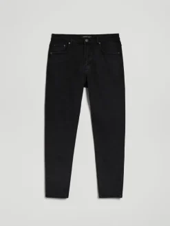 Czarne jeansy carrot fit