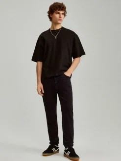 Czarne jeansy carrot fit