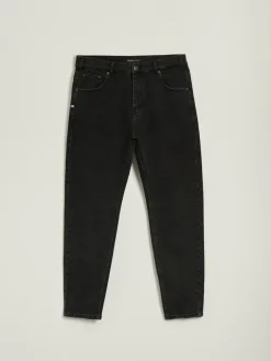 Czarne jeansy carrot fit