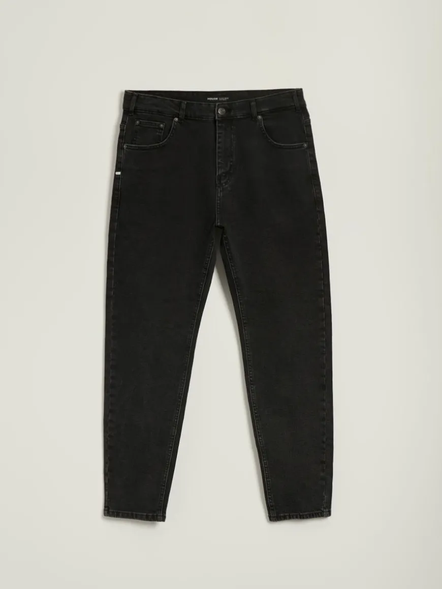 Czarne jeansy carrot fit
