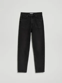 Czarne jeansy mom fit z wysokim stanem