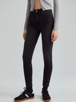 Czarne jeansy skinny fit mid waist