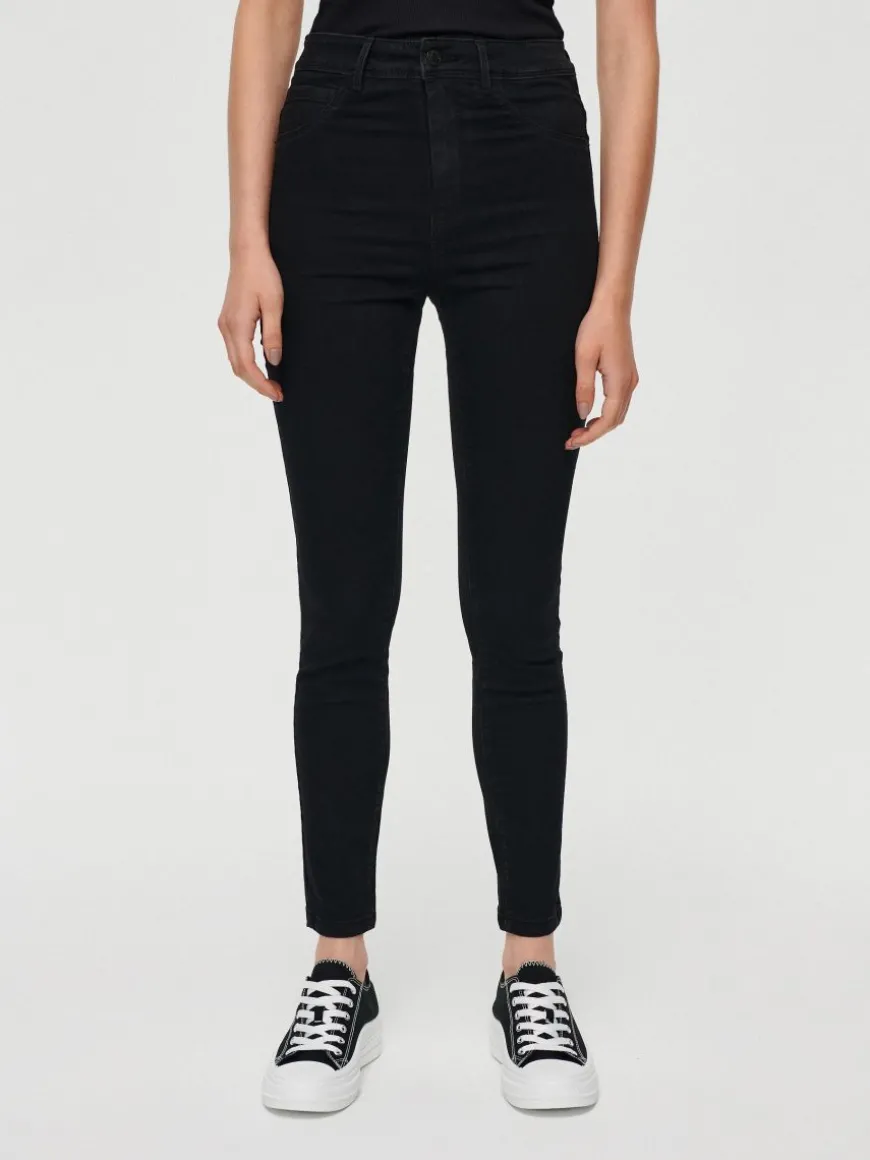 Czarne jeansy skinny fit z wysokim stanem