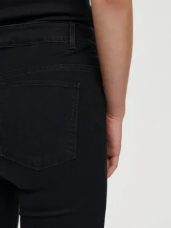 Czarne jeansy skinny fit z wysokim stanem