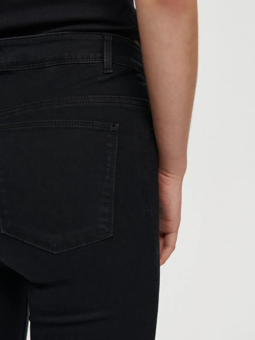 Czarne jeansy skinny fit z wysokim stanem