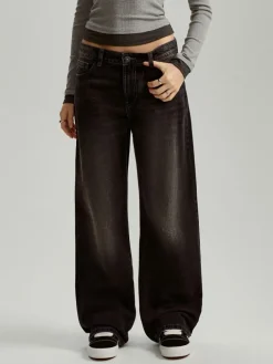 Czarne jeansy straight fit ze średnim stanem