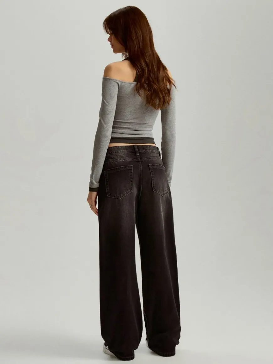 Czarne jeansy straight fit ze średnim stanem