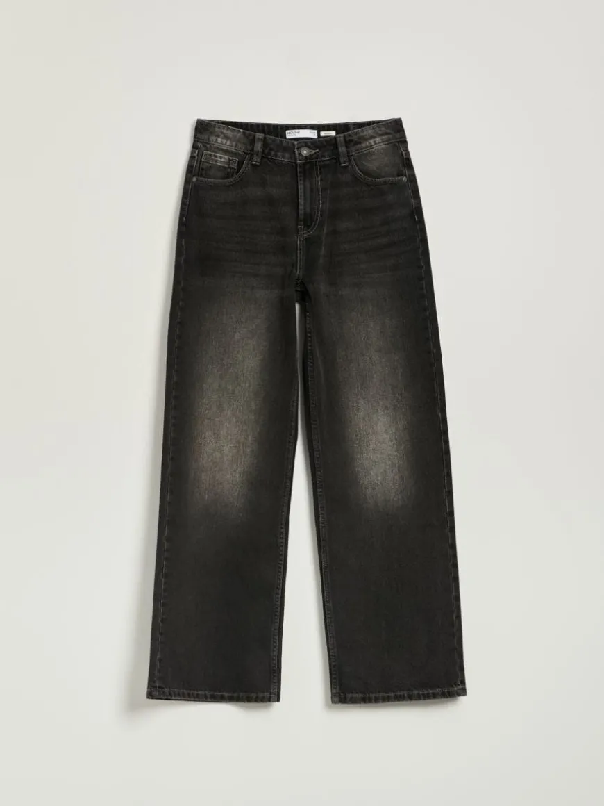 Czarne jeansy straight fit ze średnim stanem