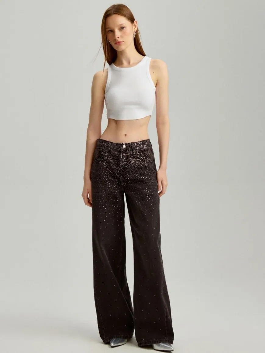 Czarne jeansy wide leg z aplikacją dżetów
