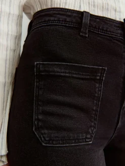 Czarne jeansy wide leg z wysokim stanem i kieszeniami