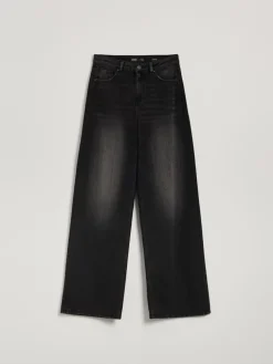 Czarne jeansy wide leg ze średnim stanem