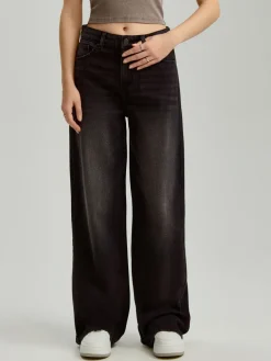 Czarne jeansy wide leg ze średnim stanem