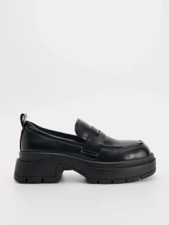 Czarne loafersy z imitacji skóry z kwadratowym noskiem