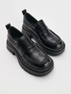 Czarne loafersy z imitacji skóry z kwadratowym noskiem