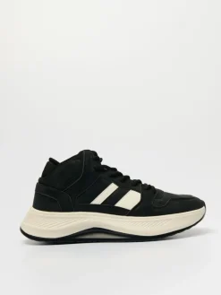 Czarne sneakersy z białymi wstawkami