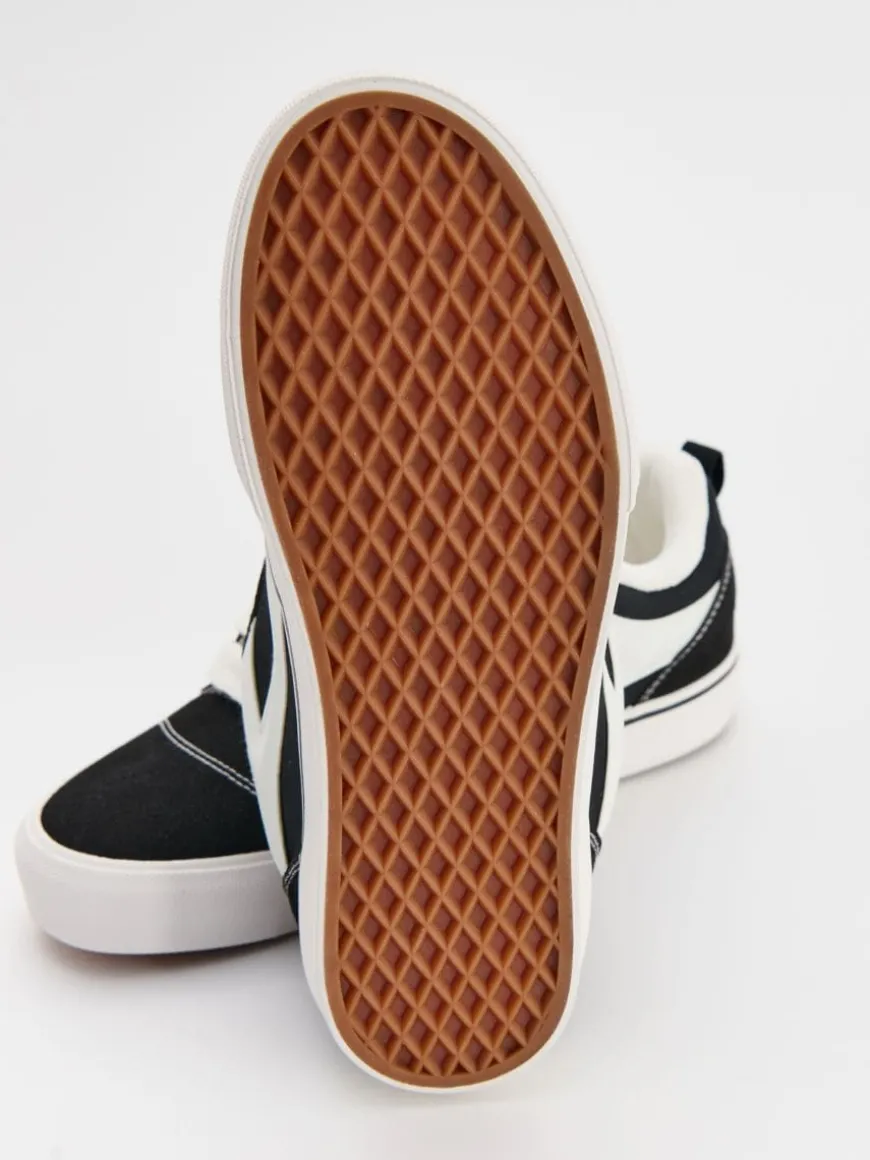 Czarne sneakersy z imitacji zamszu