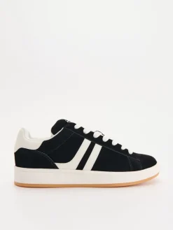 Czarne sneakersy z imitacji zamszu z białymi wstawkami