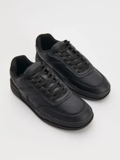 Czarne sneakersy z imitacji skóry