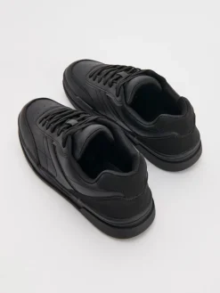 Czarne sneakersy z imitacji skóry
