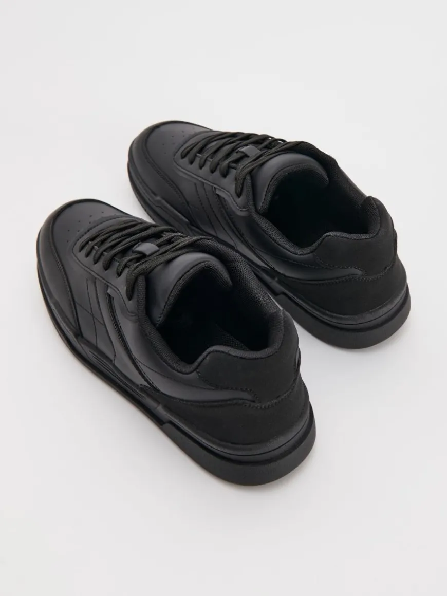 Czarne sneakersy z imitacji skóry