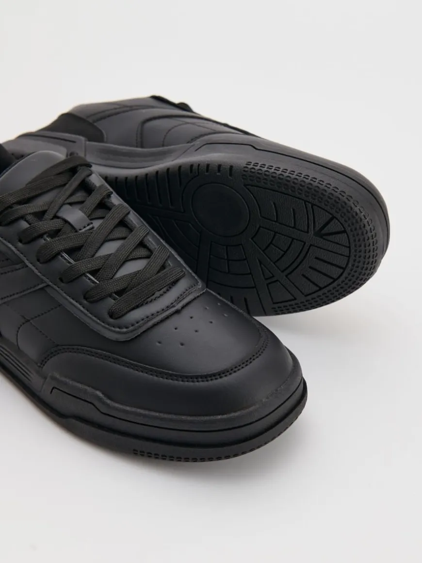 Czarne sneakersy z imitacji skóry