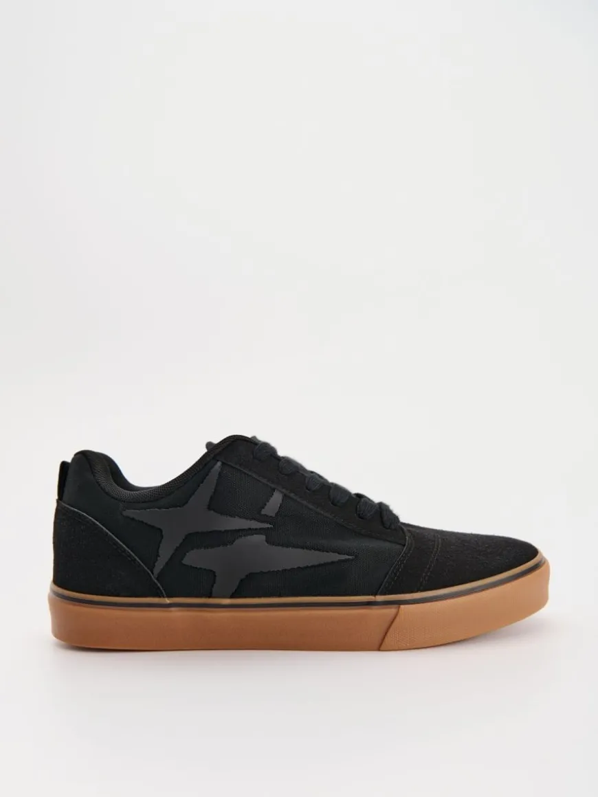 Czarne sneakersy z imitacji zamszu z motywem gwiazdek