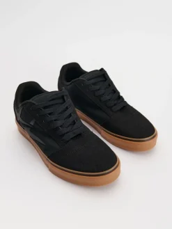 Czarne sneakersy z imitacji zamszu z motywem gwiazdek