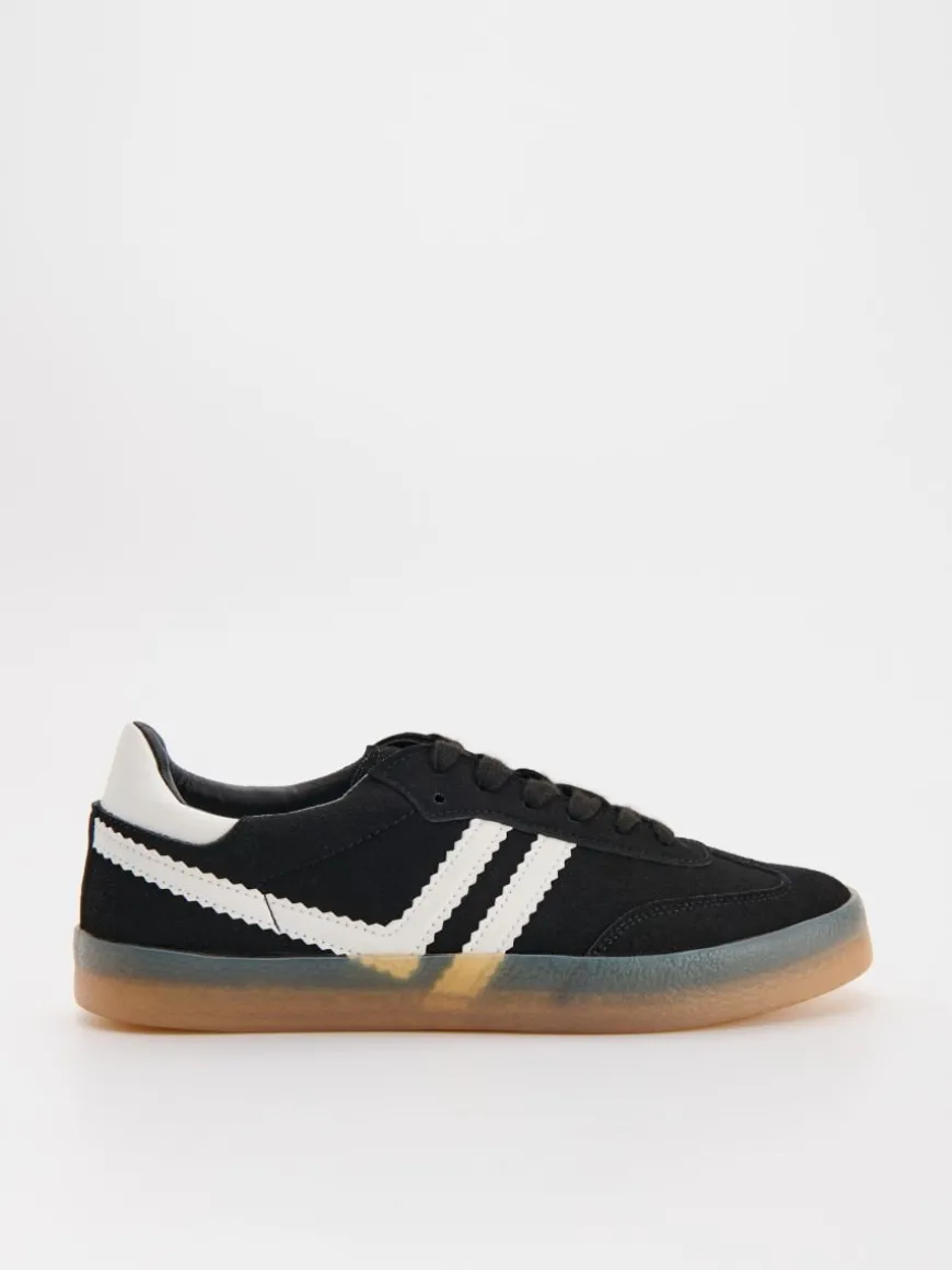 Czarne sneakersy z imitacji zamszu w stylu retro