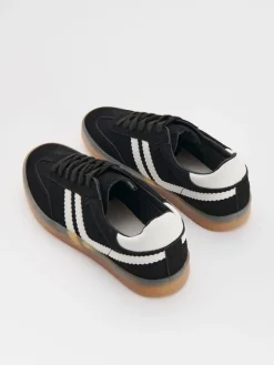 Czarne sneakersy z imitacji zamszu w stylu retro