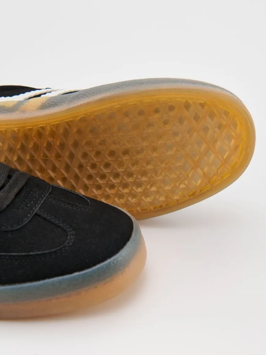Czarne sneakersy z imitacji zamszu w stylu retro