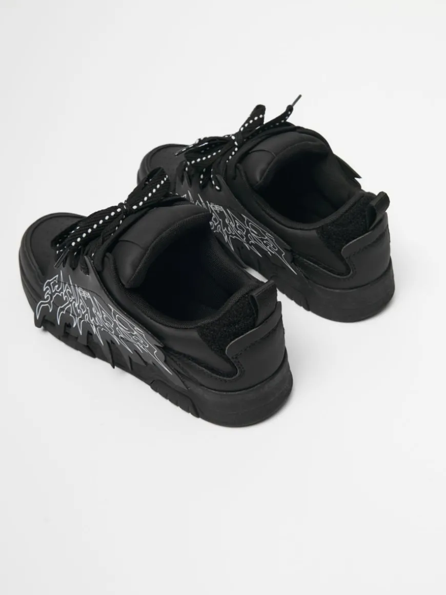 Czarne sneakersy z imitacji skóry