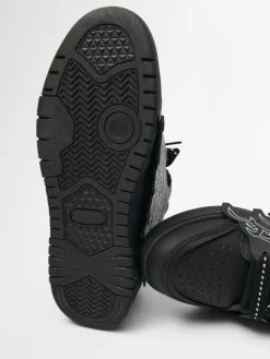 Czarne sneakersy z imitacji skóry