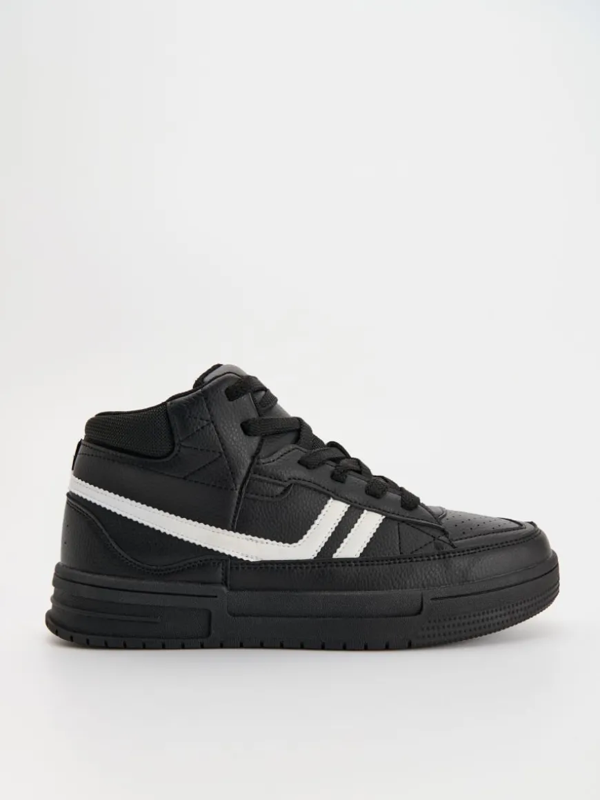 Czarne sneakersy z imitacji skóry