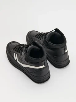 Czarne sneakersy z imitacji skóry
