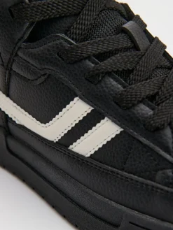 Czarne sneakersy z imitacji skóry