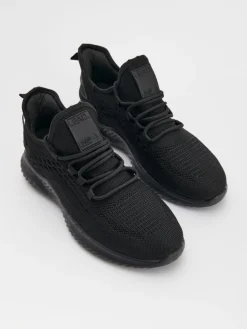 Czarne sneakersy z siateczki
