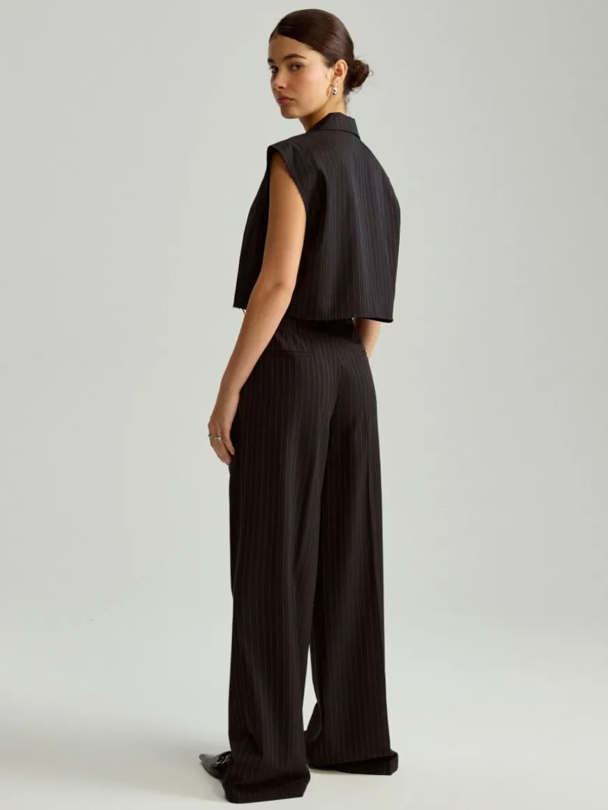 Czarne spodnie wide leg tailoring w paski