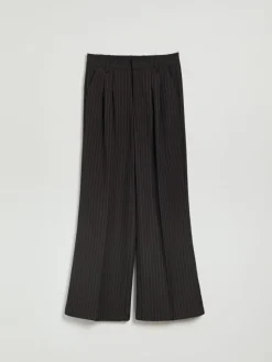 Czarne spodnie wide leg tailoring w paski